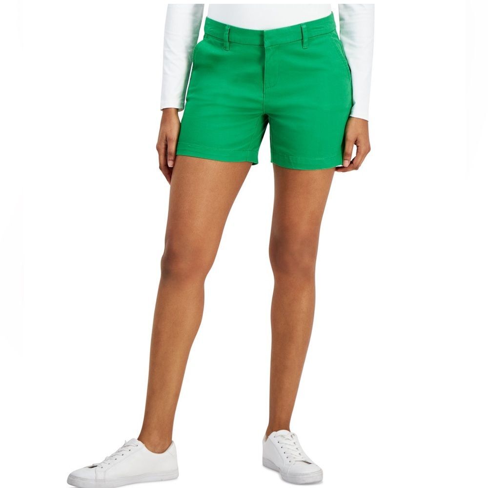 New Tommy Hilfiger Hollywood Style 5” Shorts Women’s Size 16 in Fern